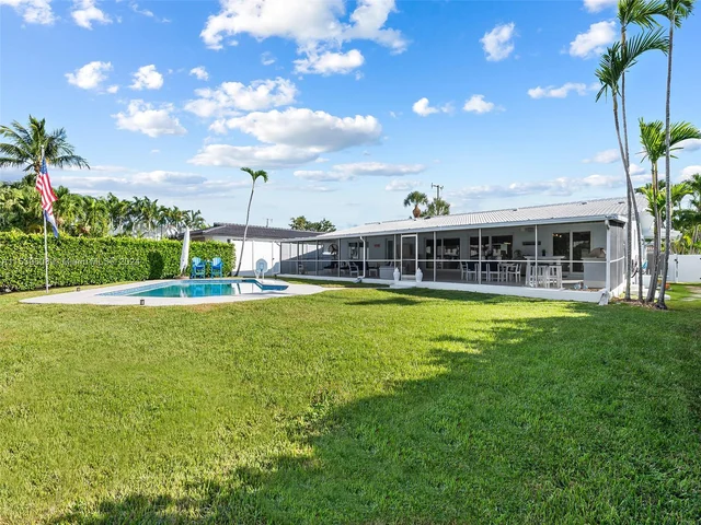 436 Tamarind Dr, Hallandale Beach FL 33009