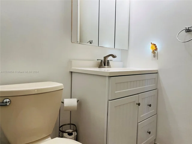 180 Cypress Club Dr # 822, Pompano Beach FL 33060