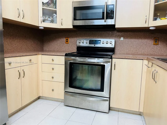 180 Cypress Club Dr # 822, Pompano Beach FL 33060