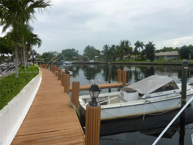 180 Cypress Club Dr # 822, Pompano Beach FL 33060