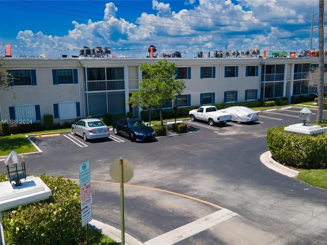 180 Cypress Club Dr # 822, Pompano Beach FL 33060