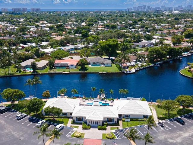 180 Cypress Club Dr # 822, Pompano Beach FL 33060