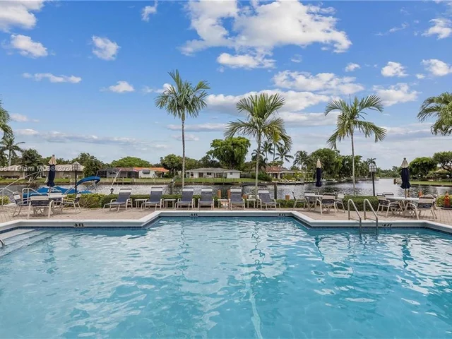 180 Cypress Club Dr # 822, Pompano Beach FL 33060