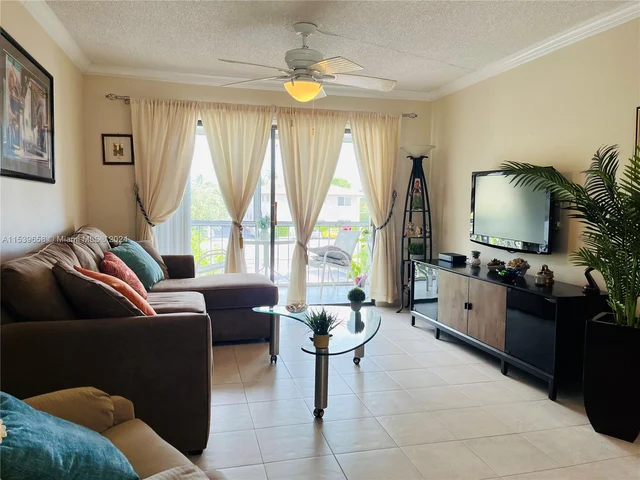 180 Cypress Club Dr # 822, Pompano Beach FL 33060