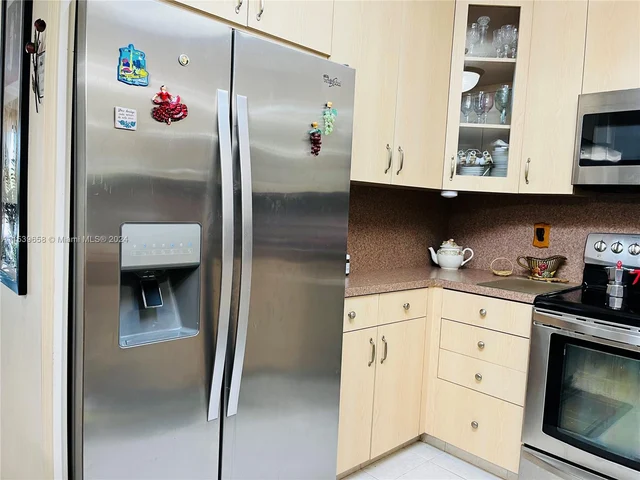 180 Cypress Club Dr # 822, Pompano Beach FL 33060