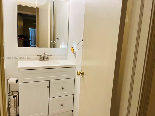 180 Cypress Club Dr # 822, Pompano Beach FL 33060