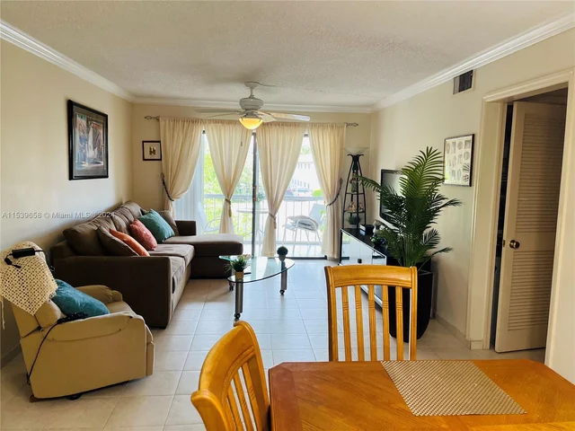 180 Cypress Club Dr # 822, Pompano Beach FL 33060