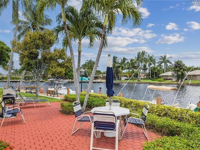 180 Cypress Club Dr # 822, Pompano Beach FL 33060