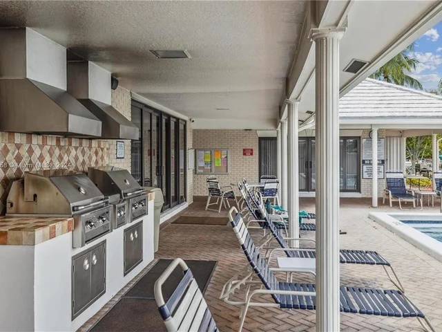 180 Cypress Club Dr # 822, Pompano Beach FL 33060