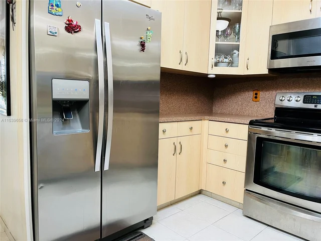 180 Cypress Club Dr # 822, Pompano Beach FL 33060