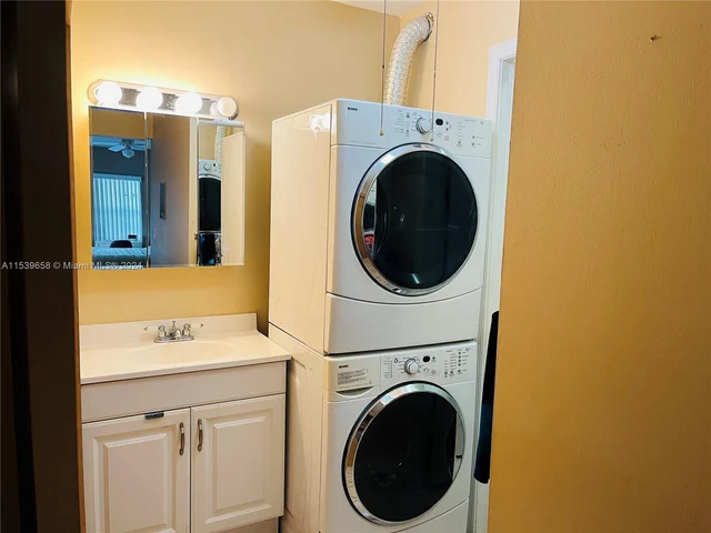 180 Cypress Club Dr # 822, Pompano Beach FL 33060