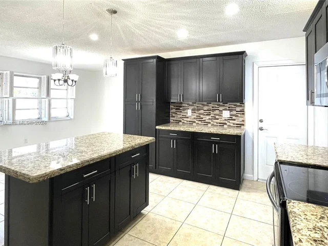 1200 N 40th Ave, Hollywood FL 33021