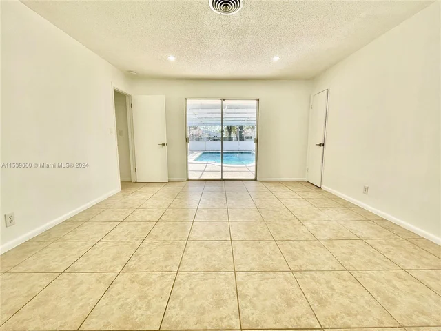 1200 N 40th Ave, Hollywood FL 33021