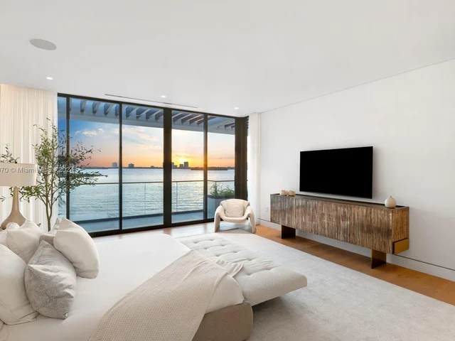 9520 W Broadview Dr, Bay Harbor Islands FL 33154