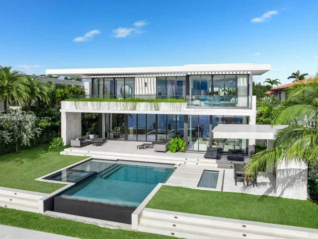 9520 W Broadview Dr, Bay Harbor Islands FL 33154