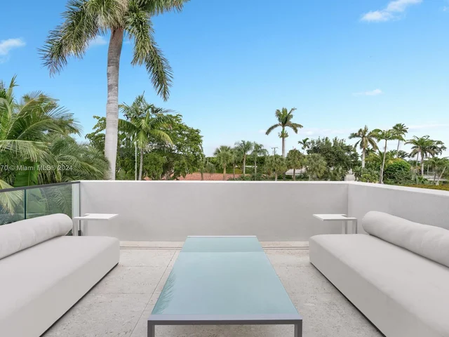 9520 W Broadview Dr, Bay Harbor Islands FL 33154