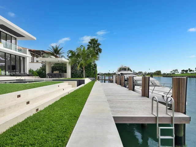 9520 W Broadview Dr, Bay Harbor Islands FL 33154