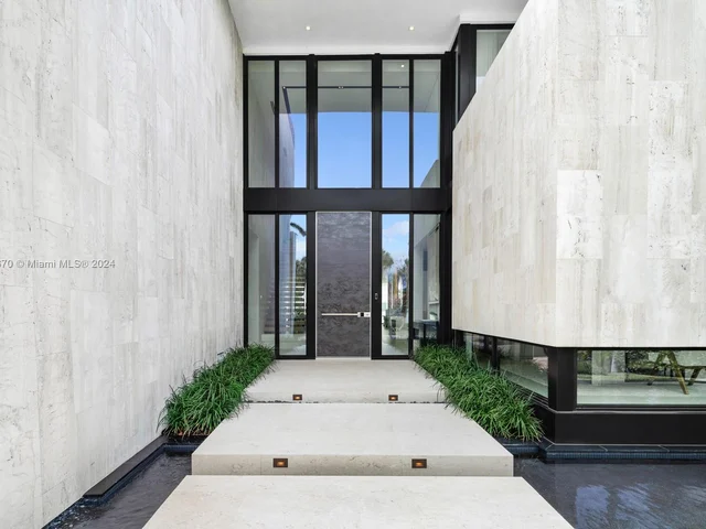 9520 W Broadview Dr, Bay Harbor Islands FL 33154