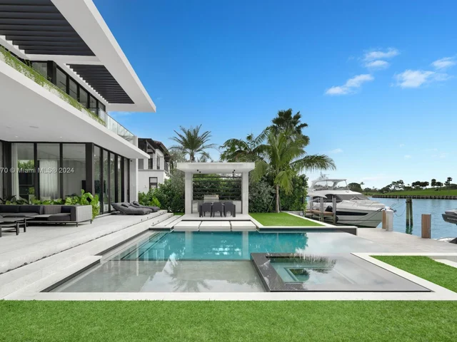 9520 W Broadview Dr, Bay Harbor Islands FL 33154