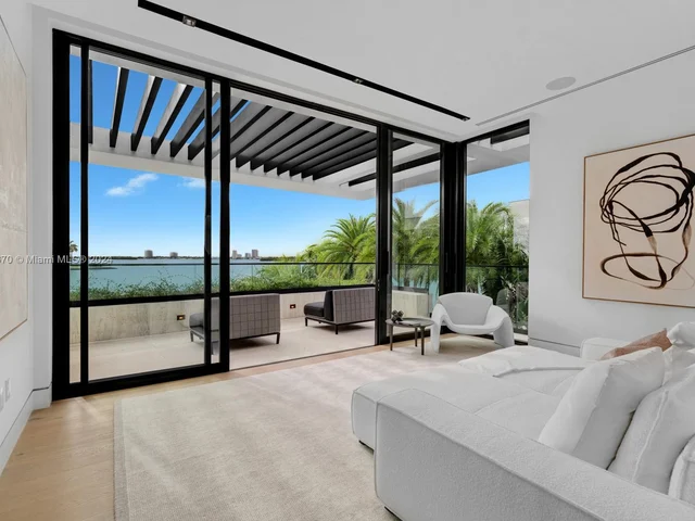 9520 W Broadview Dr, Bay Harbor Islands FL 33154