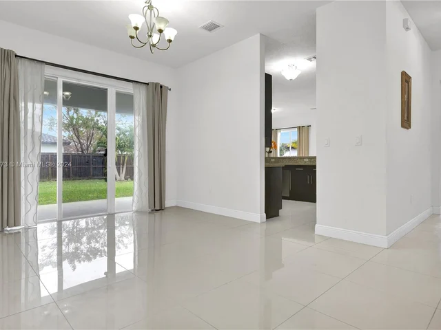 9381 SW 174th St, Palmetto Bay FL 33157