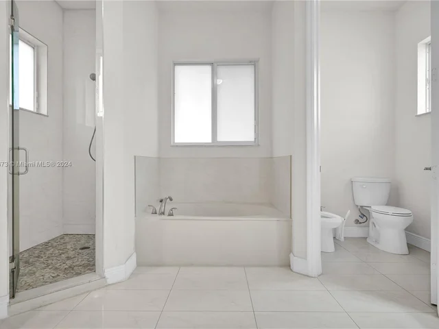 9381 SW 174th St, Palmetto Bay FL 33157