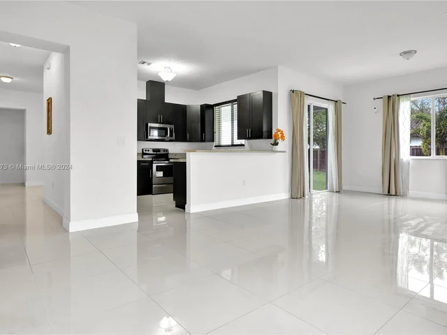 9381 SW 174th St, Palmetto Bay FL 33157