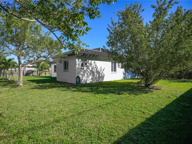 9381 SW 174th St, Palmetto Bay FL 33157