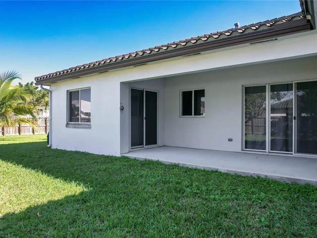 9381 SW 174th St, Palmetto Bay FL 33157