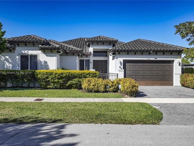9381 SW 174th St, Palmetto Bay FL 33157