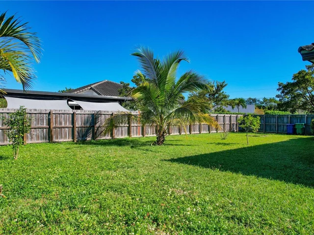 9381 SW 174th St, Palmetto Bay FL 33157