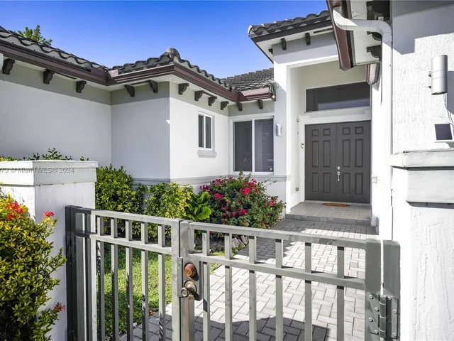 9381 SW 174th St, Palmetto Bay FL 33157