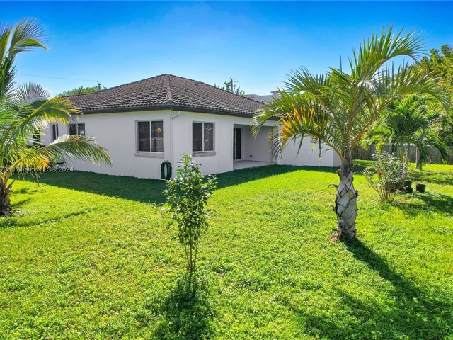 9381 SW 174th St, Palmetto Bay FL 33157