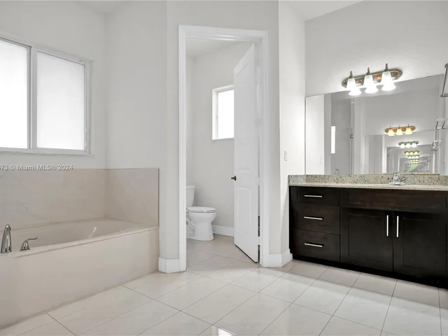 9381 SW 174th St, Palmetto Bay FL 33157