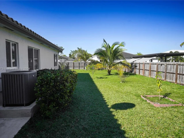 9381 SW 174th St, Palmetto Bay FL 33157