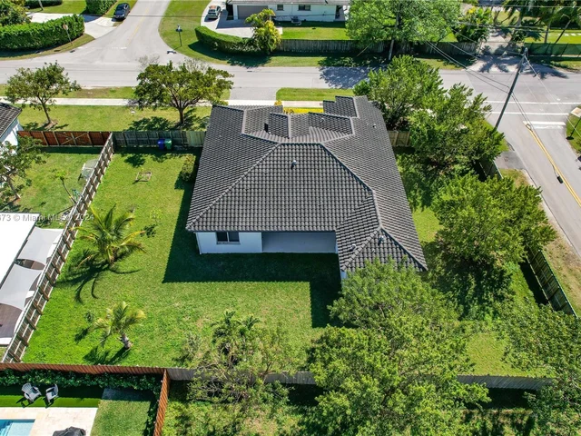 9381 SW 174th St, Palmetto Bay FL 33157