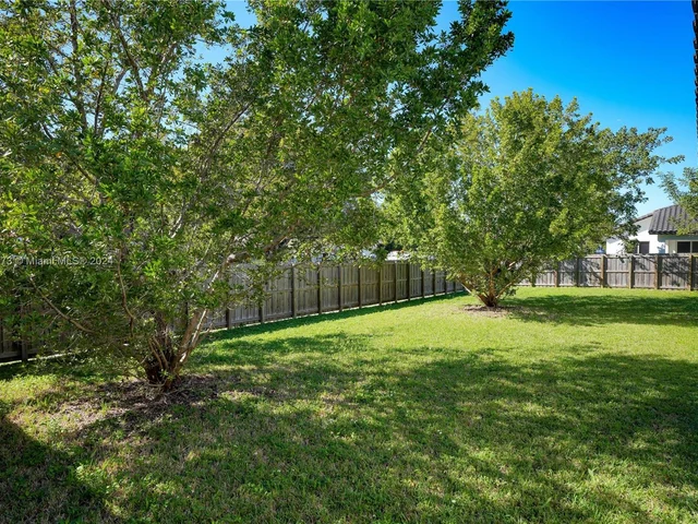 9381 SW 174th St, Palmetto Bay FL 33157