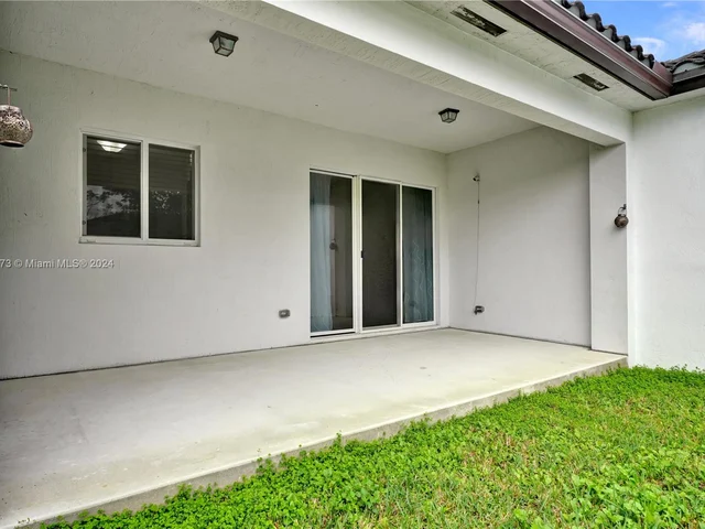 9381 SW 174th St, Palmetto Bay FL 33157