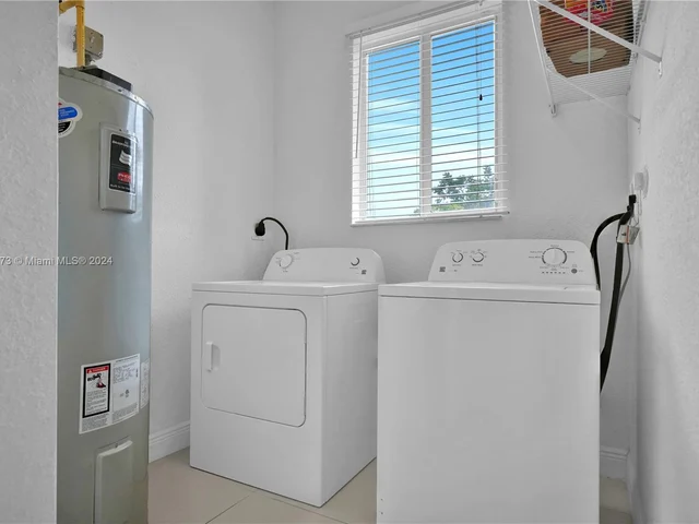 9381 SW 174th St, Palmetto Bay FL 33157