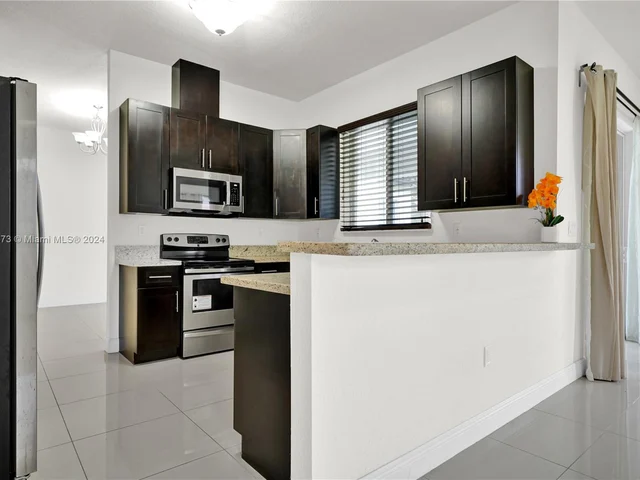 9381 SW 174th St, Palmetto Bay FL 33157