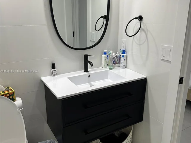 9273 Collins Ave # 106, Surfside FL 33154