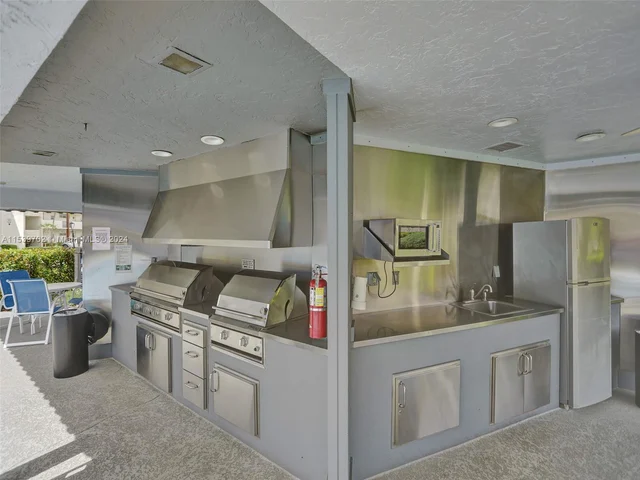 211 S Hollybrook Dr # 207, Pembroke Pines FL 33025