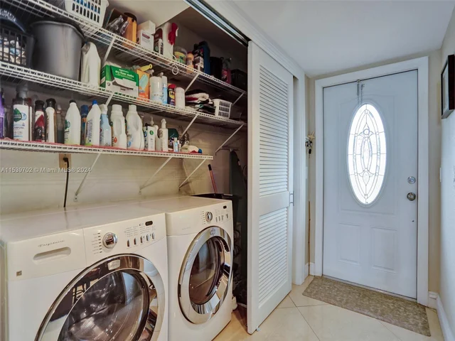 211 S Hollybrook Dr # 207, Pembroke Pines FL 33025