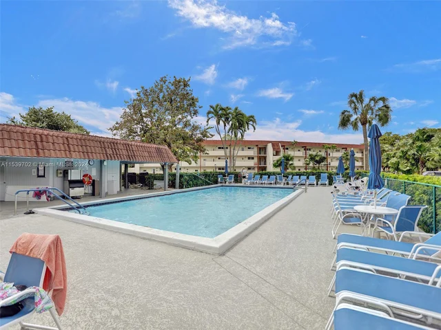 211 S Hollybrook Dr # 207, Pembroke Pines FL 33025