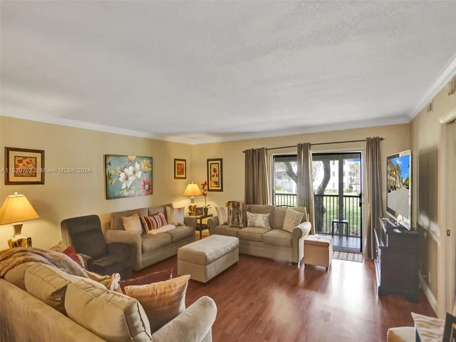211 S Hollybrook Dr # 207, Pembroke Pines FL 33025