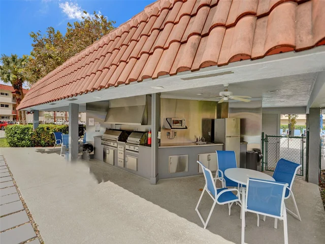 211 S Hollybrook Dr # 207, Pembroke Pines FL 33025