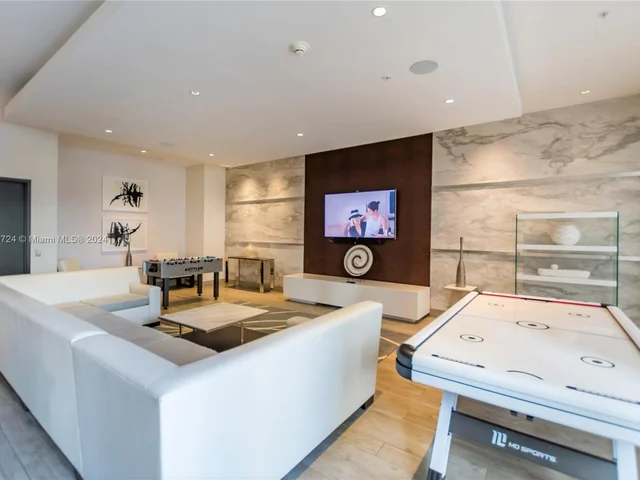 999 SW 1st Ave # 1417, Miami FL 33130