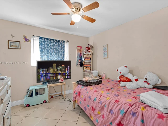 6561 Lincoln St, Hollywood FL 33024