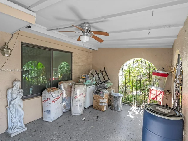 6561 Lincoln St, Hollywood FL 33024