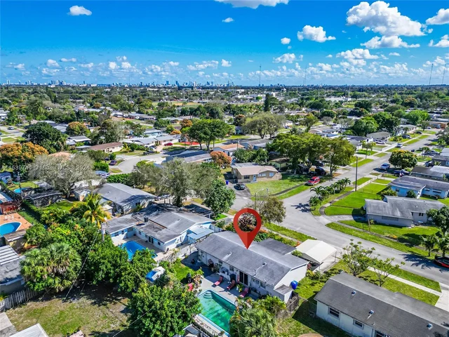 6561 Lincoln St, Hollywood FL 33024